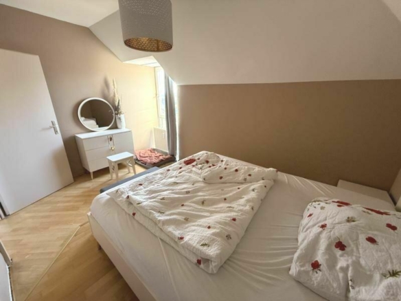 Schlafzimmer mit Podest