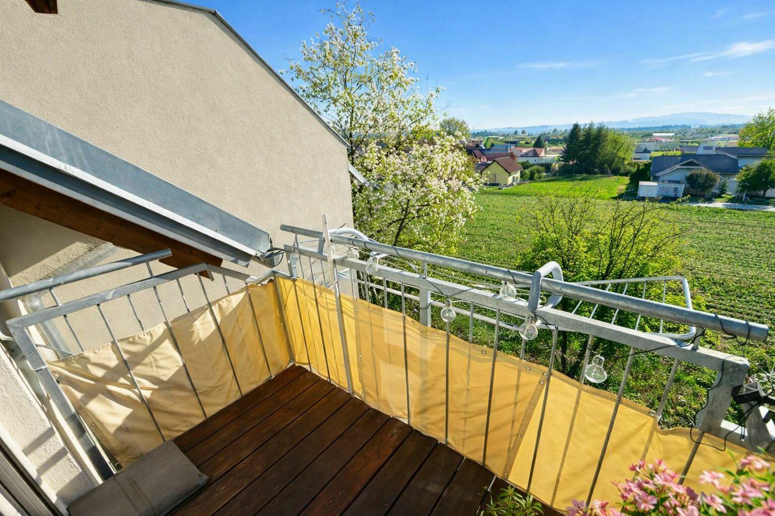 Blick 1 Balkon Frühling_Sommer