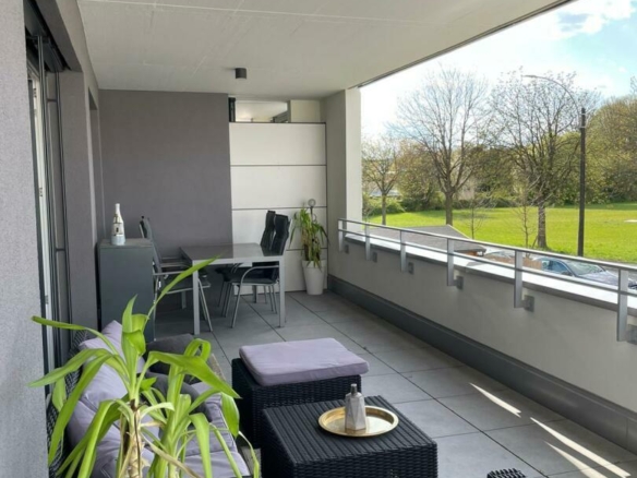 große Terrasse Frühjahr