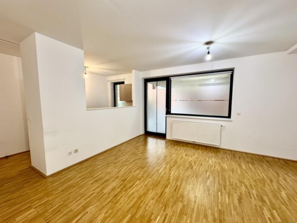 Wohnzimmer mit offener Küche