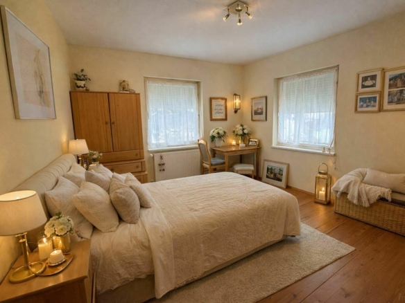 Zimmer 1 im OG, Deko KI-unterstützt