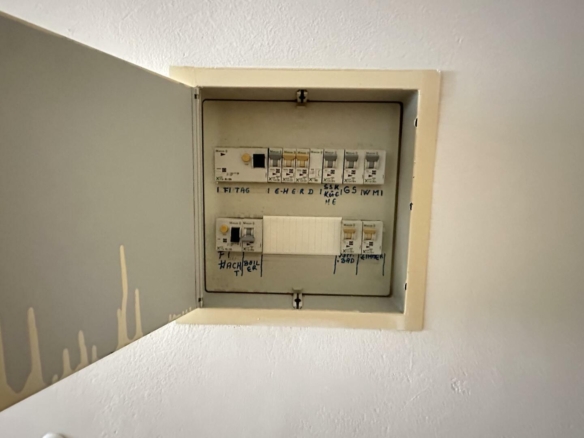 20251001_093357762_iOS